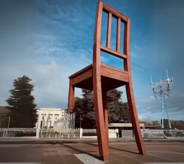 ما هي الرسالة التي يحملها الكرسي المعلق