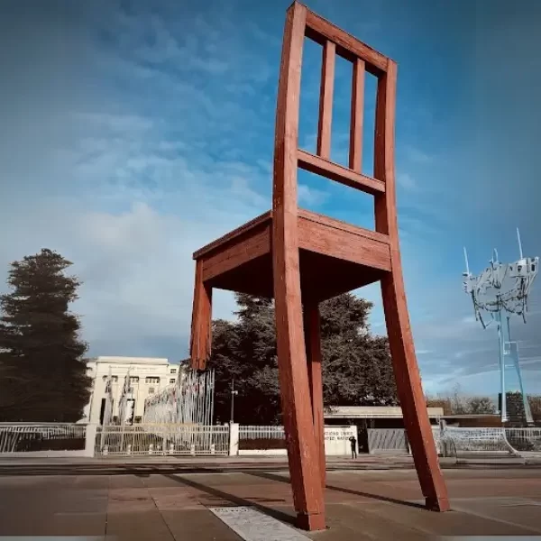 ما هي الرسالة التي يحملها الكرسي المعلق